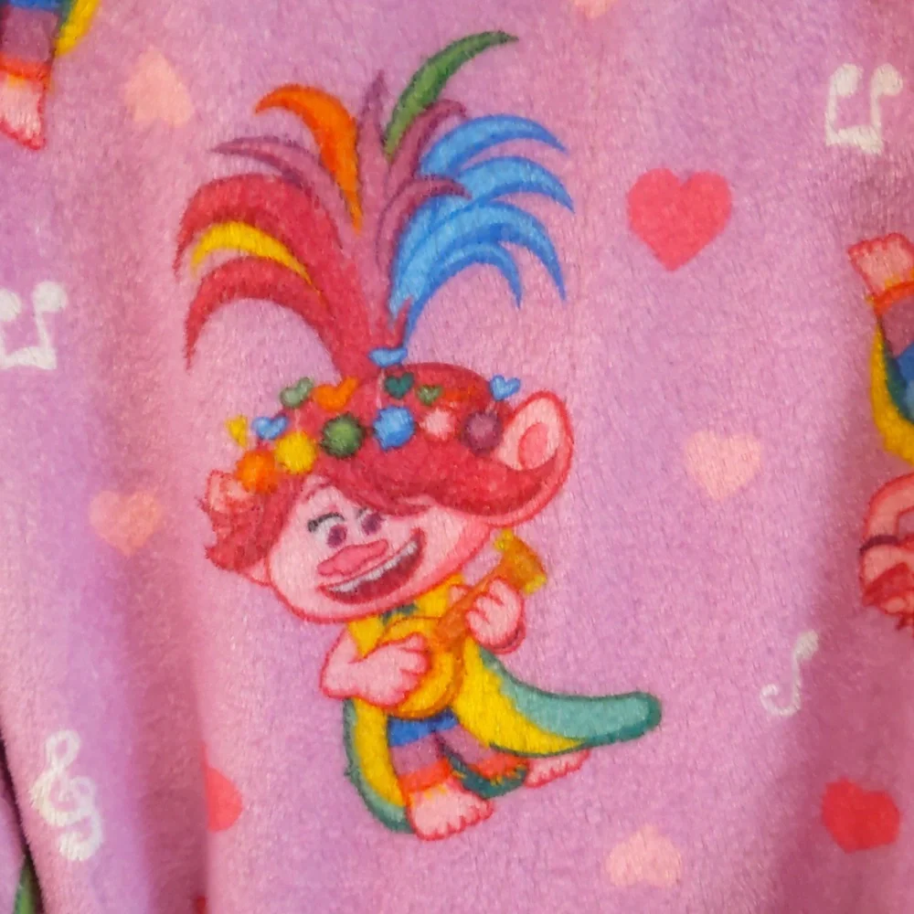 Size 7-8 DreamWorks Trolls World Tour Poppy Bathrobe with belt and pockets